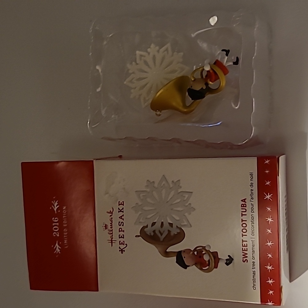 2016 Hallmark Sweet Toot Tuba Ornament